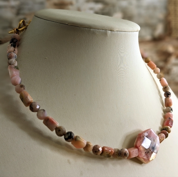 Natural Peruvian Pink Opal Beaded Necklace with Pink Opal Centerpiece - Picture 5 of 11